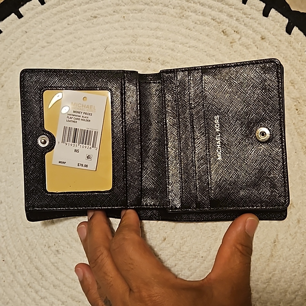 MK Wallet - Picture 3 of 5